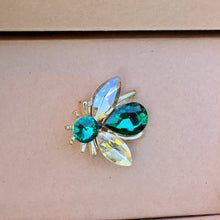 Load image into Gallery viewer, Luna bee pin brooch - green
