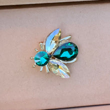 Load image into Gallery viewer, Luna bee pin brooch - green
