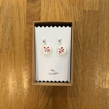 Load image into Gallery viewer, Magenta flower earrings
