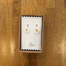 Load image into Gallery viewer, Orange daisy earrings

