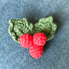 Load image into Gallery viewer, Mini holly brooch

