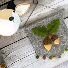 Load image into Gallery viewer, Leaf &amp; acorn wall pennant
