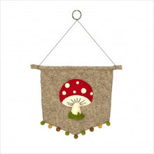 Load image into Gallery viewer, Leaf &amp; acorn wall pennant
