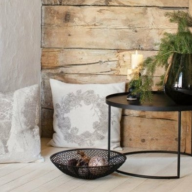 Silbretta cushion - pinecone wreath