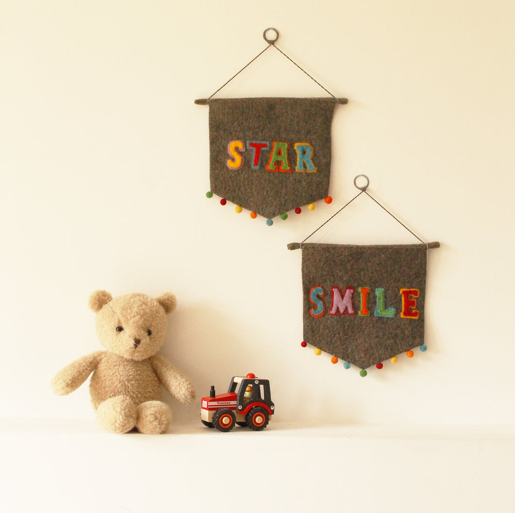 Star wall pennant - bright