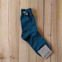 Load image into Gallery viewer, Tokyo socks with bee pin - rust
