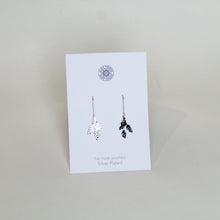 Load image into Gallery viewer, Meadow small leaf earrings - silver
