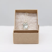 Load image into Gallery viewer, Lustre small necklace - snow print

