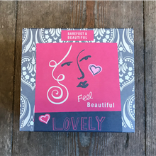 Load image into Gallery viewer, Pamper gift box - barefoot/beauty
