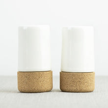 Load image into Gallery viewer, Earthware salt and pepper - cream
